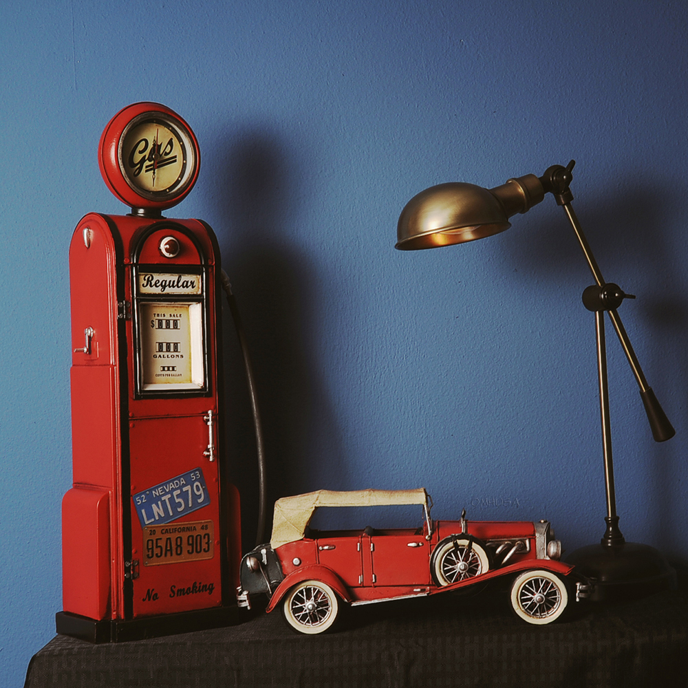 Gas Pump W/Clock 1:4