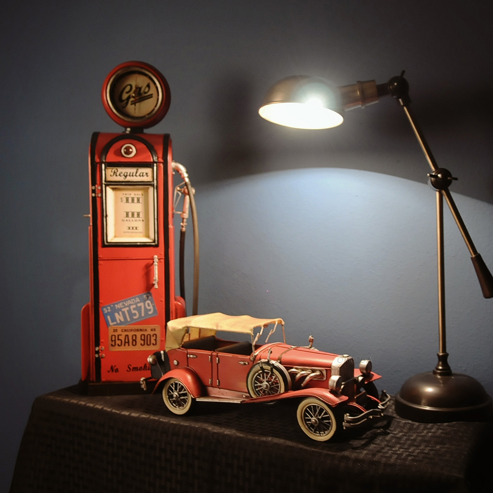 Gas Pump W/Clock 1:4