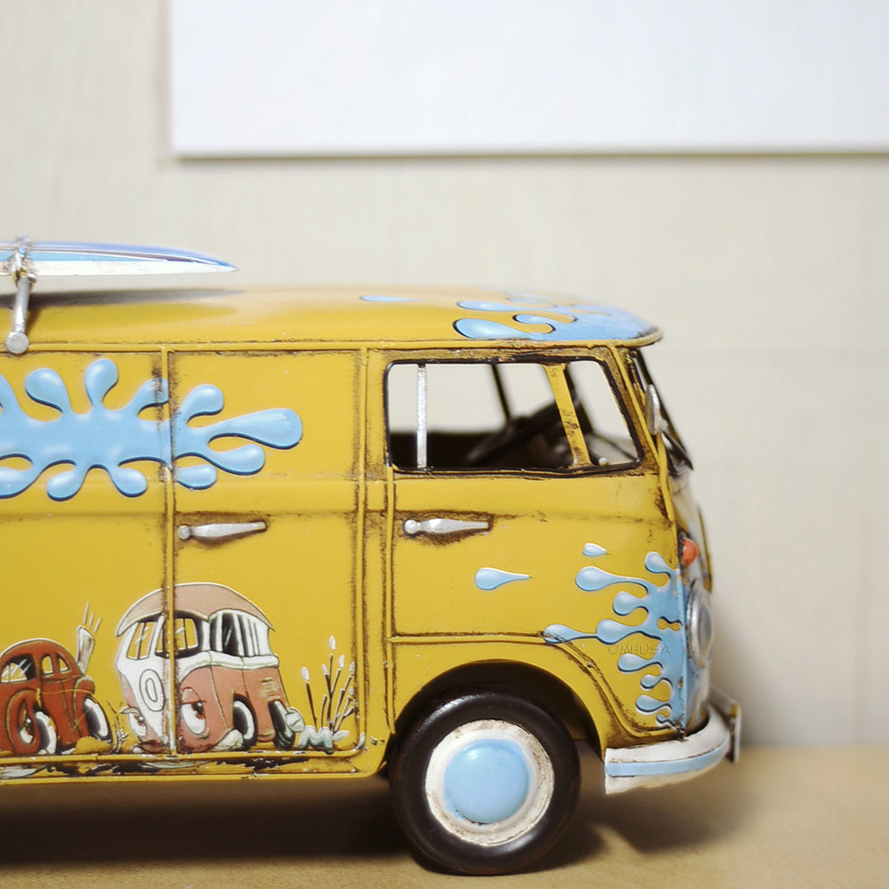 1967 Volkswagen Deluxe Bus 1:18