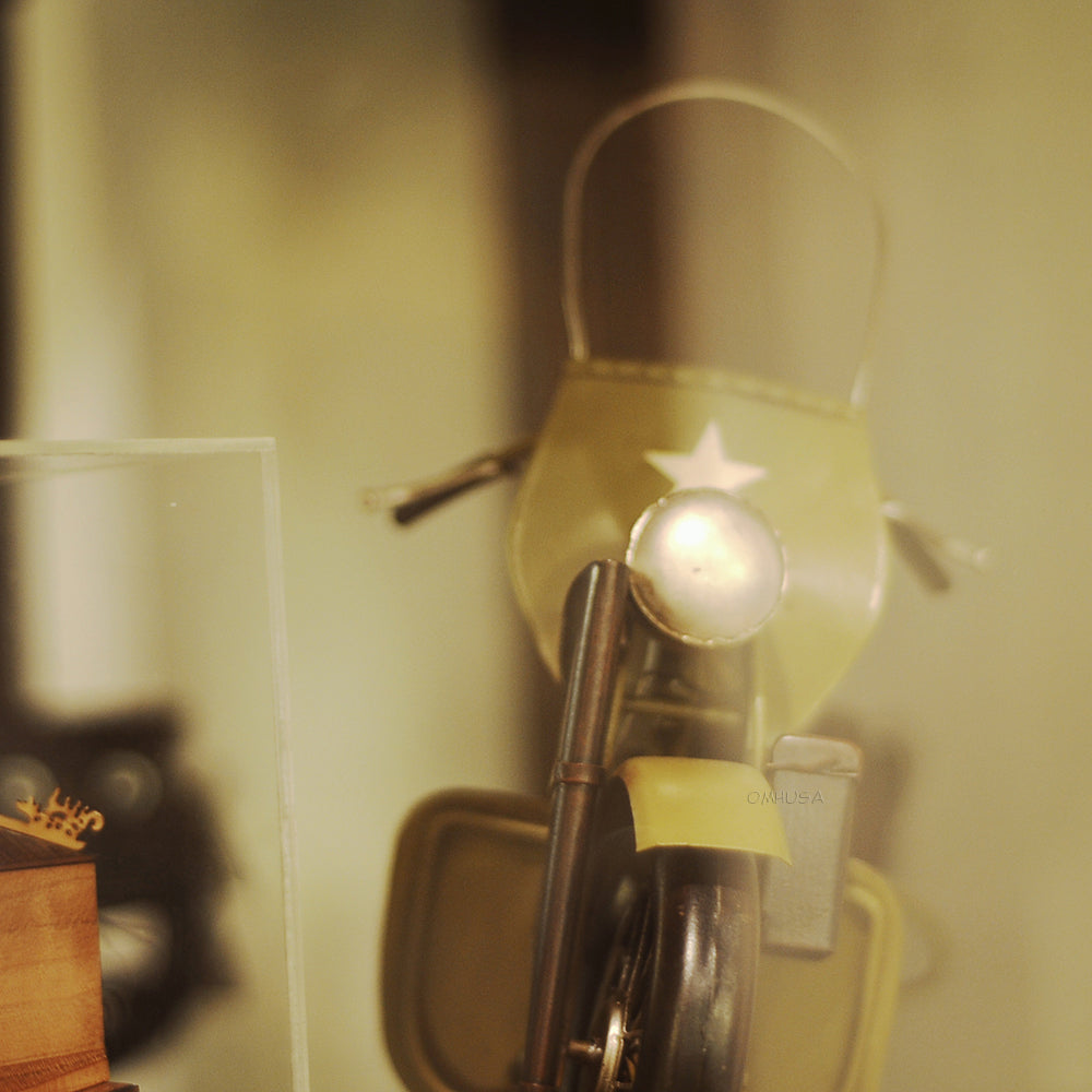 1942 Yellow Motorcycle 1:12