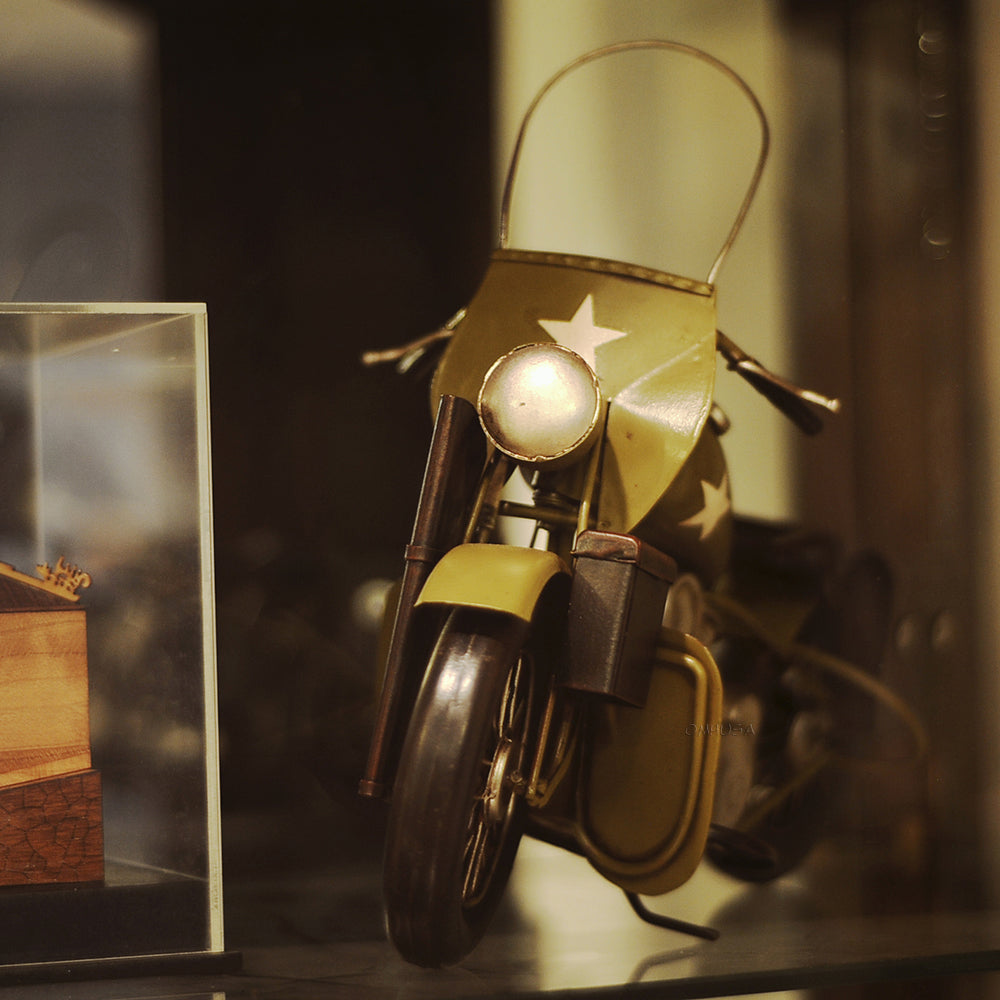 1942 Yellow Motorcycle 1:12