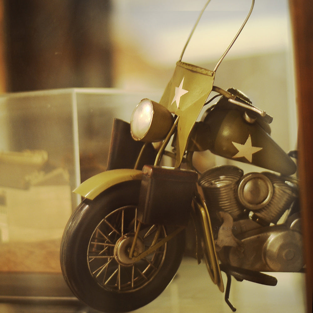 1942 Yellow Motorcycle 1:12