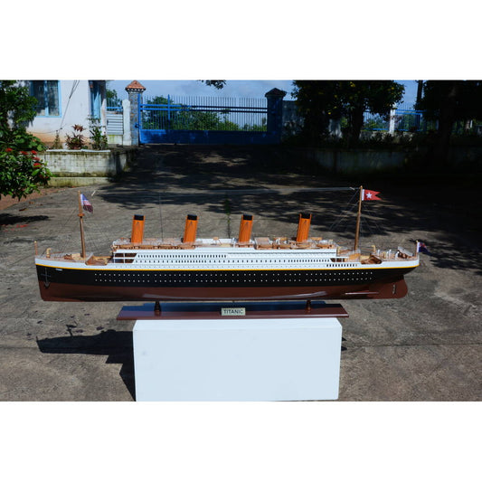 Titanic Painted XXL Exclusive Edition Cruiseship Model