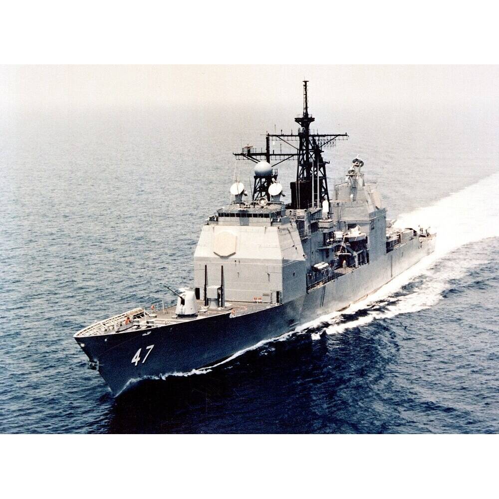 USS Ticonderoga (CG-47) Medium
