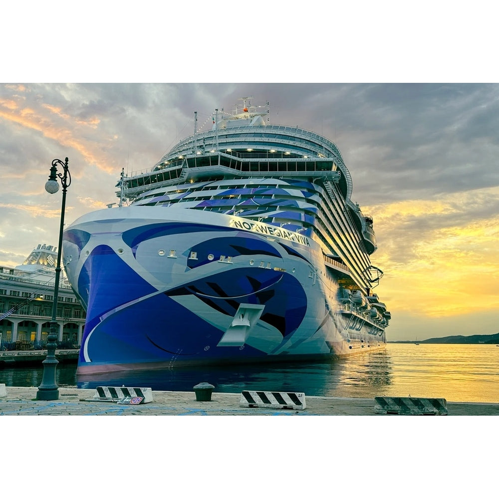 American Norwegian Viva (Prima Class) - Norwegian Cruise Line 30 Inches Ship Model