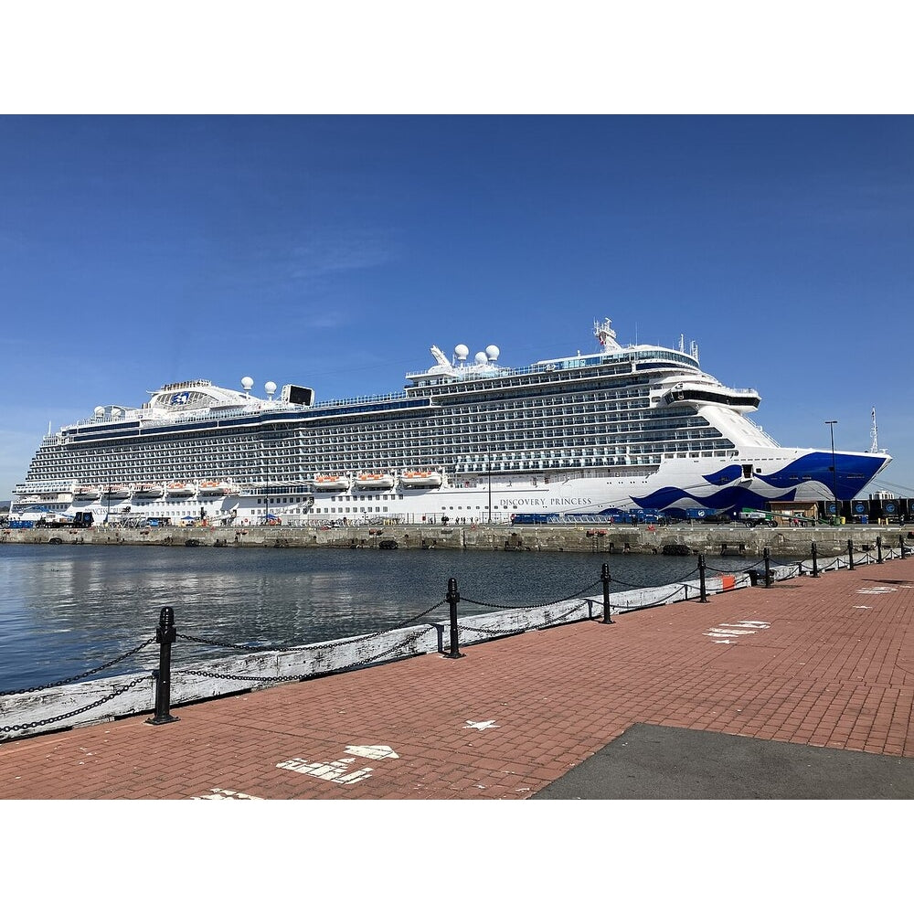 American Discovery Princess (Royal-Class) Cruise Ship 30 Inches Model