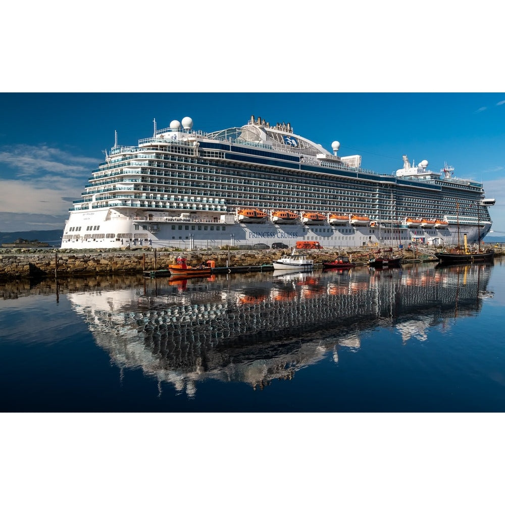 American Sky Princess (Royal-Class) Cruise Ship 30 Inches Model