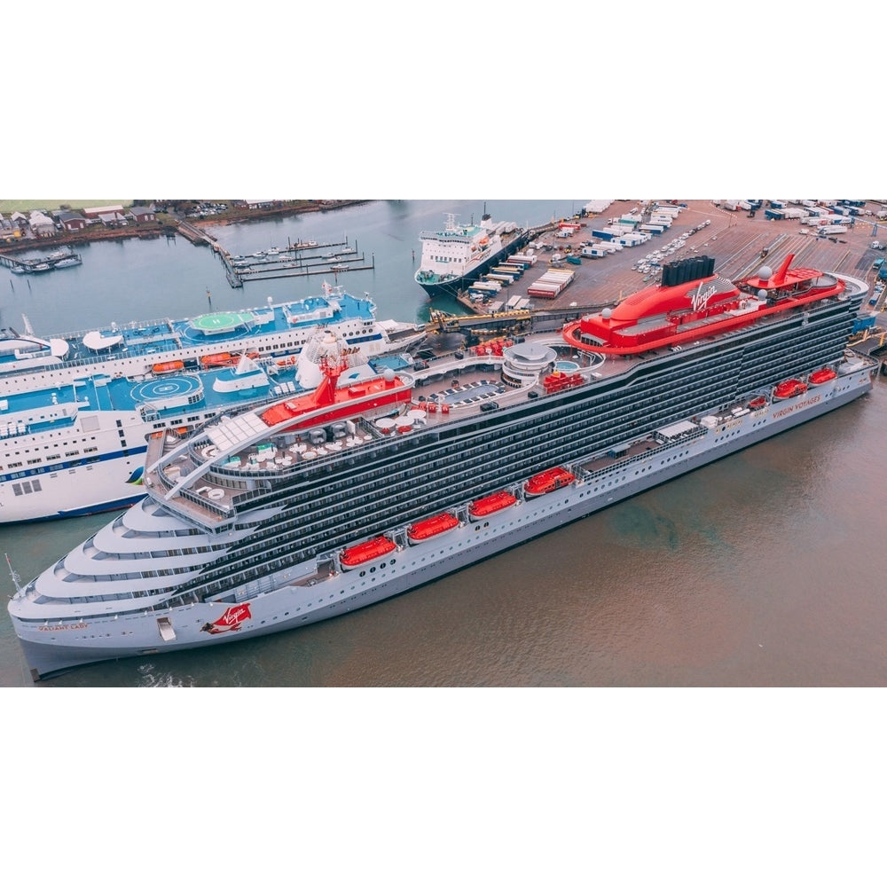 British Valiant Lady (Scarlet-Class) Cruise Ship 30 Inches Model