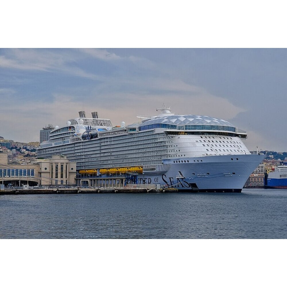 American Wonder of the Seas (Oasis Class) - Royal Caribbean 36 Inches Ship Model
