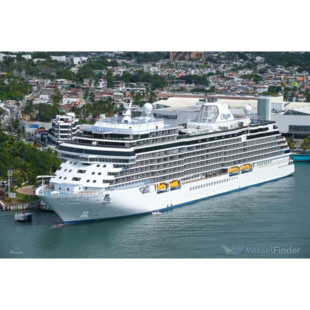 American Seven Seas Grandeur (Explorer-Class) Cruise Ship 36 Inches Model
