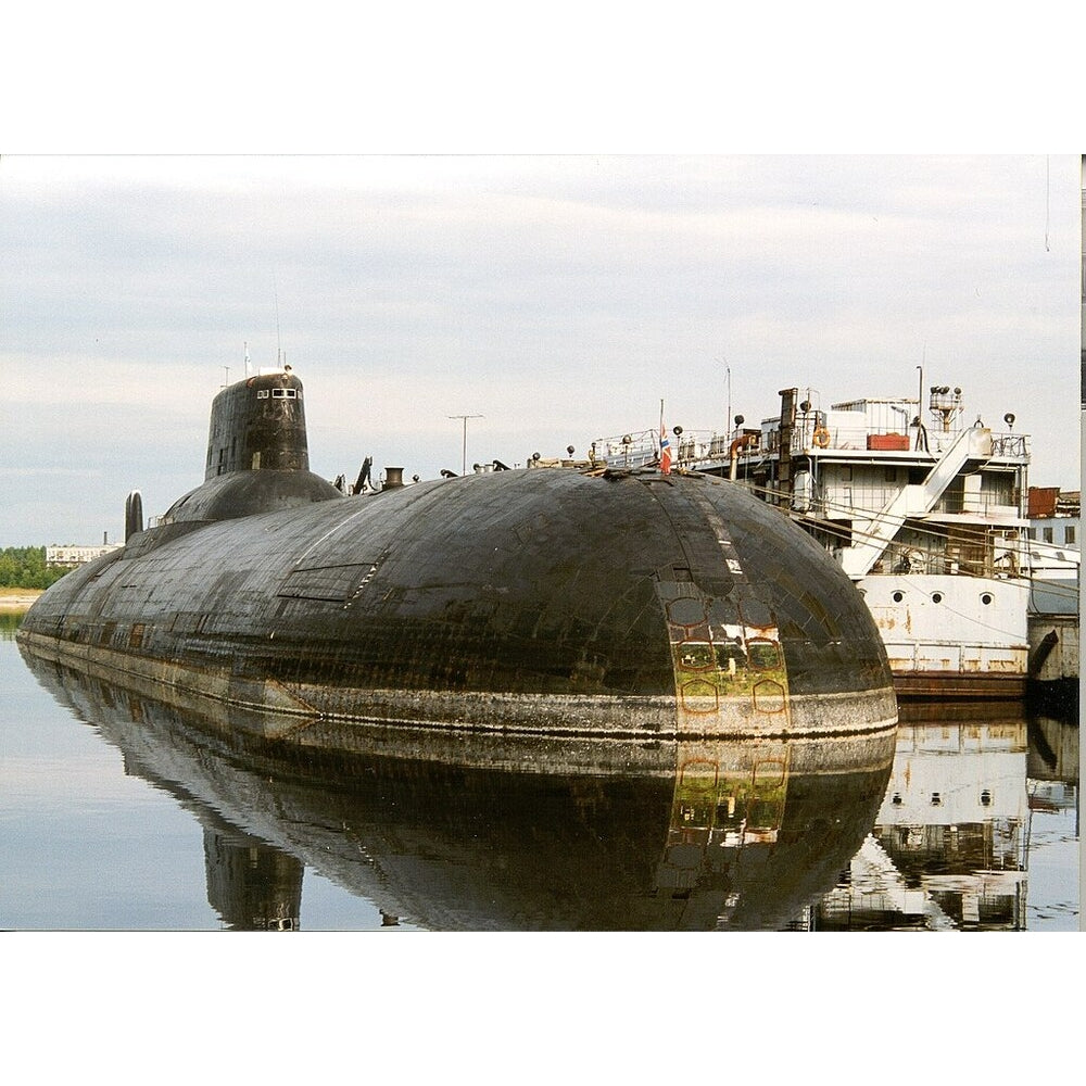 Russian Typhoon-Class Submarine (Project 941 Akula) 36 Inches Model