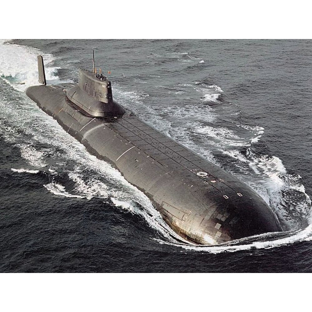 Russian Typhoon-Class Submarine (Project 941 Akula) 36 Inches Model