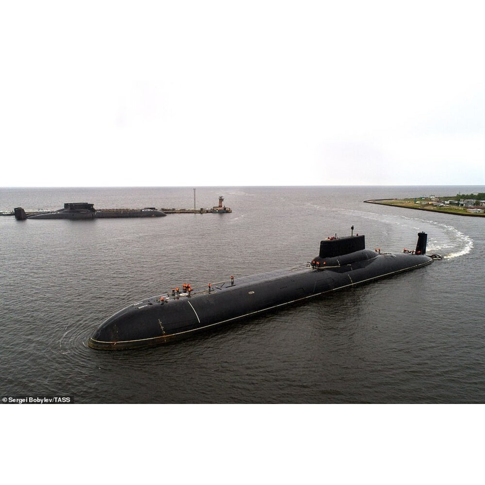 Russian Typhoon-Class Submarine (Project 941 Akula) 36 Inches Model