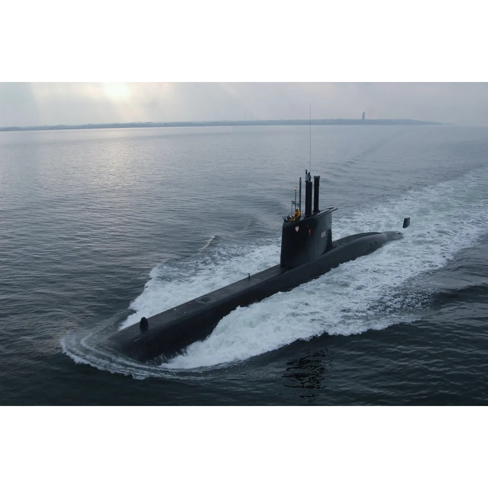 German Type 209 Submarine (U-Boot Klasse 209) 36 Inches Model