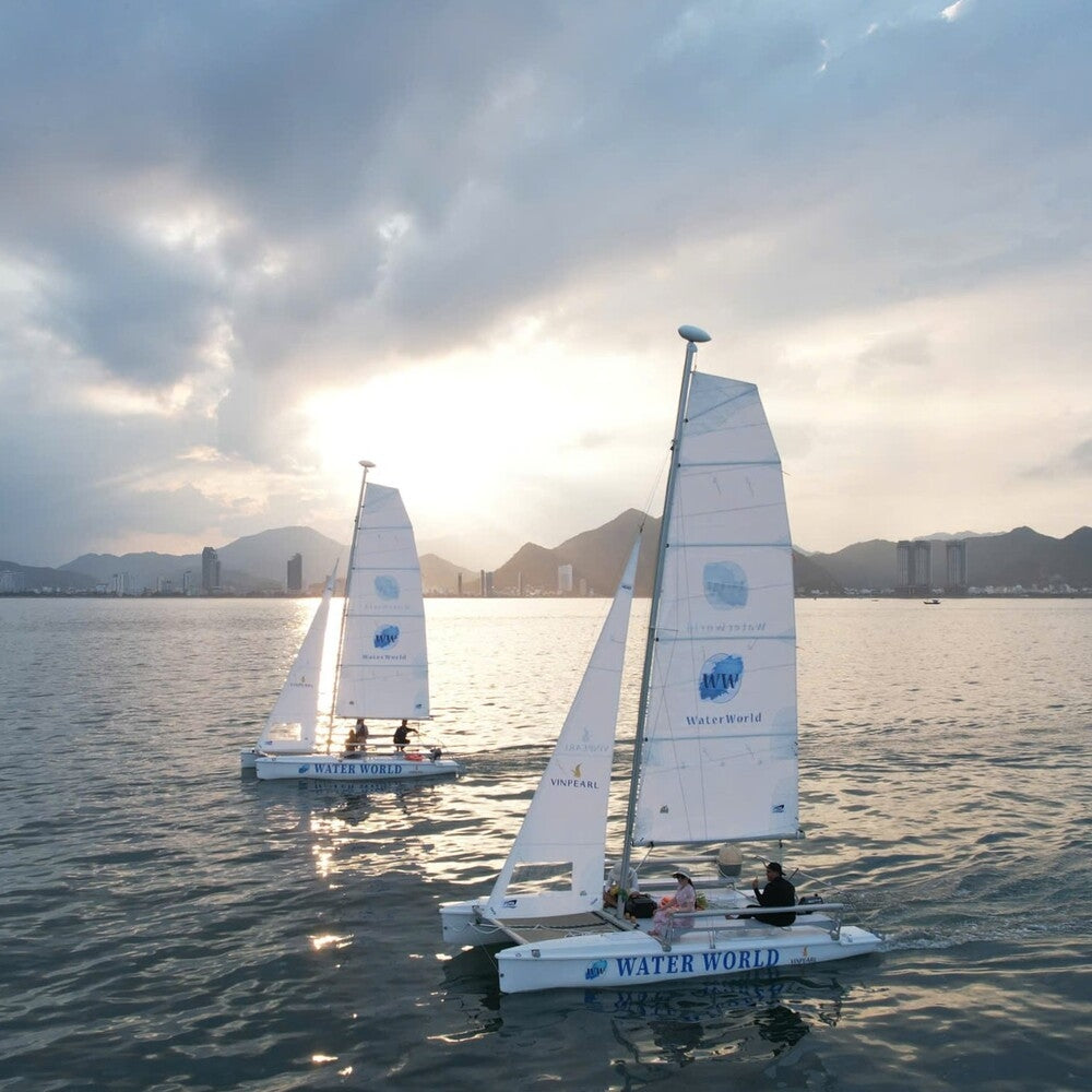 SAILING BOAT 19