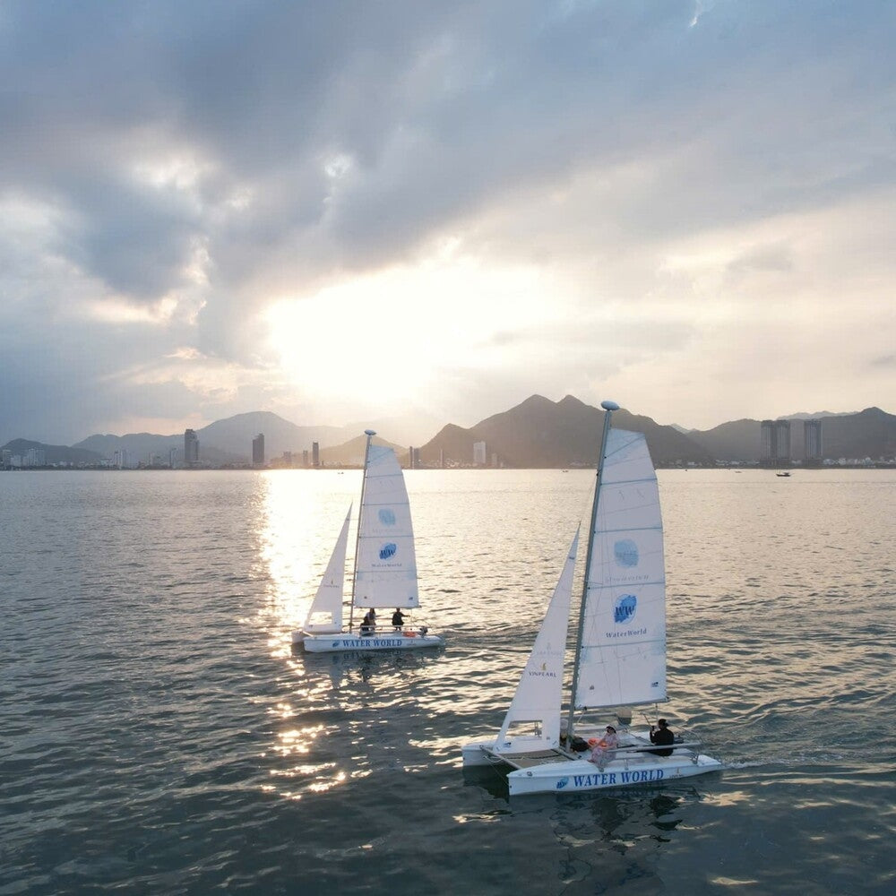 SAILING BOAT 19