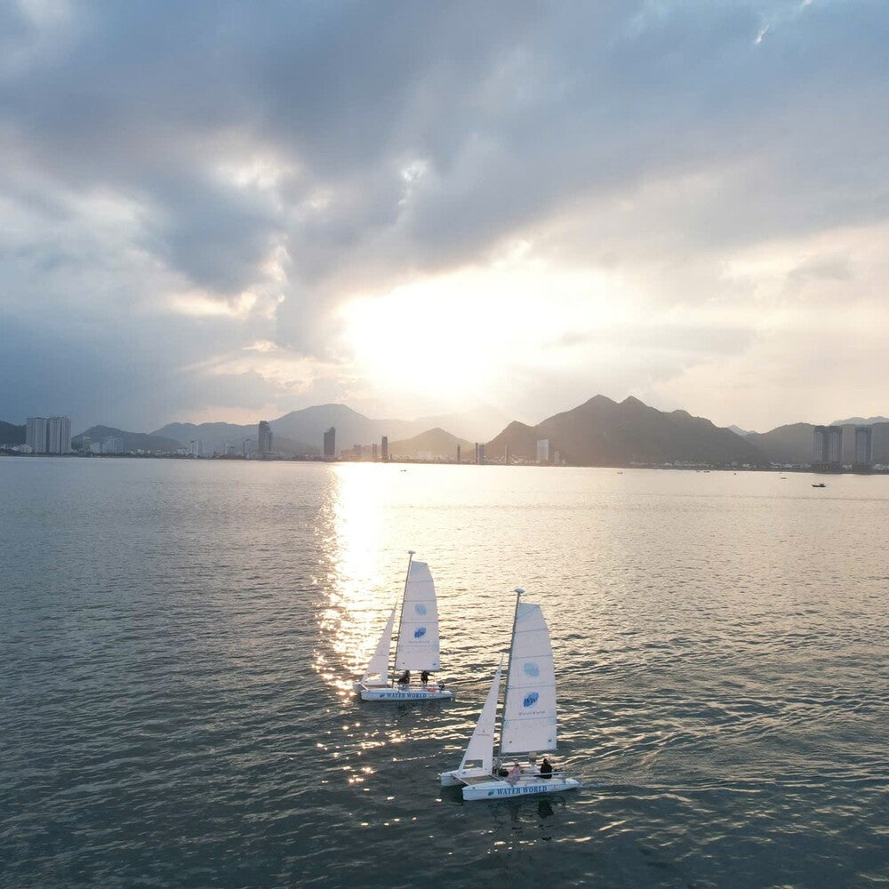 SAILING BOAT 19