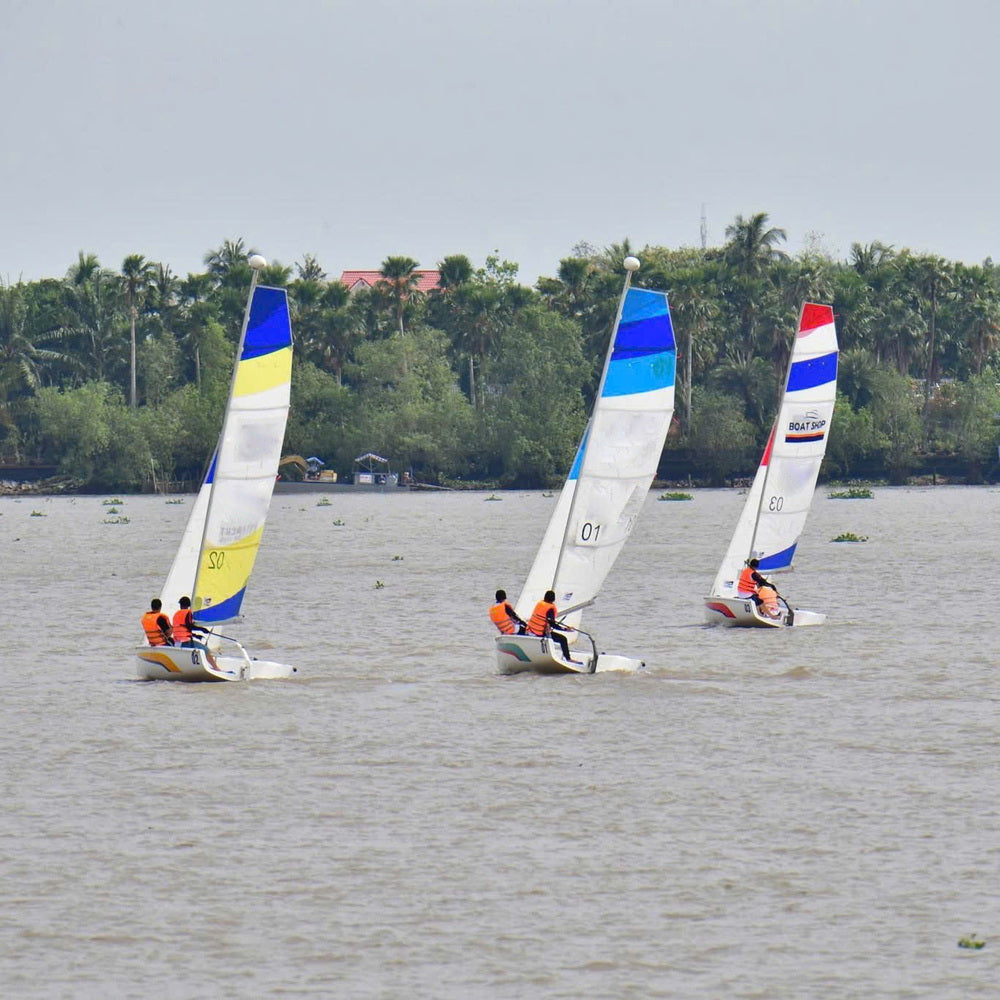 SAILING BOAT 19