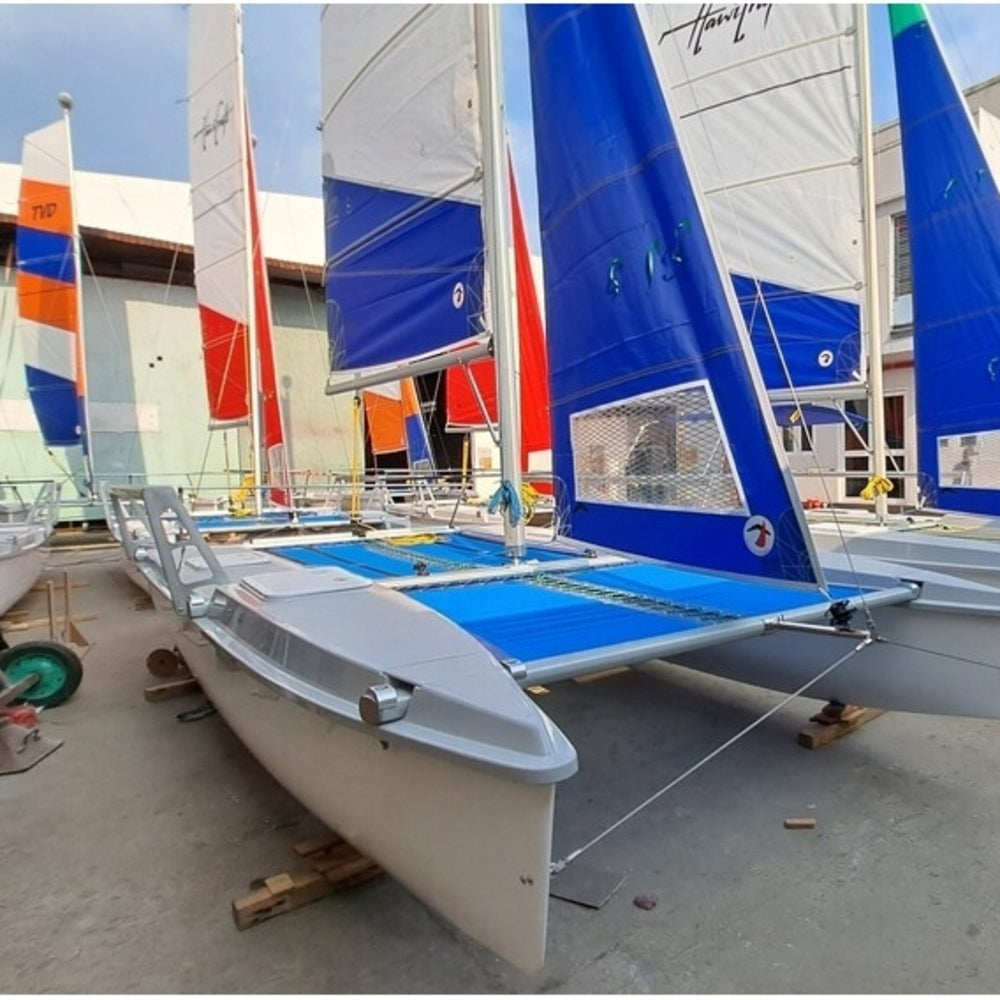 SAILING BOAT 19