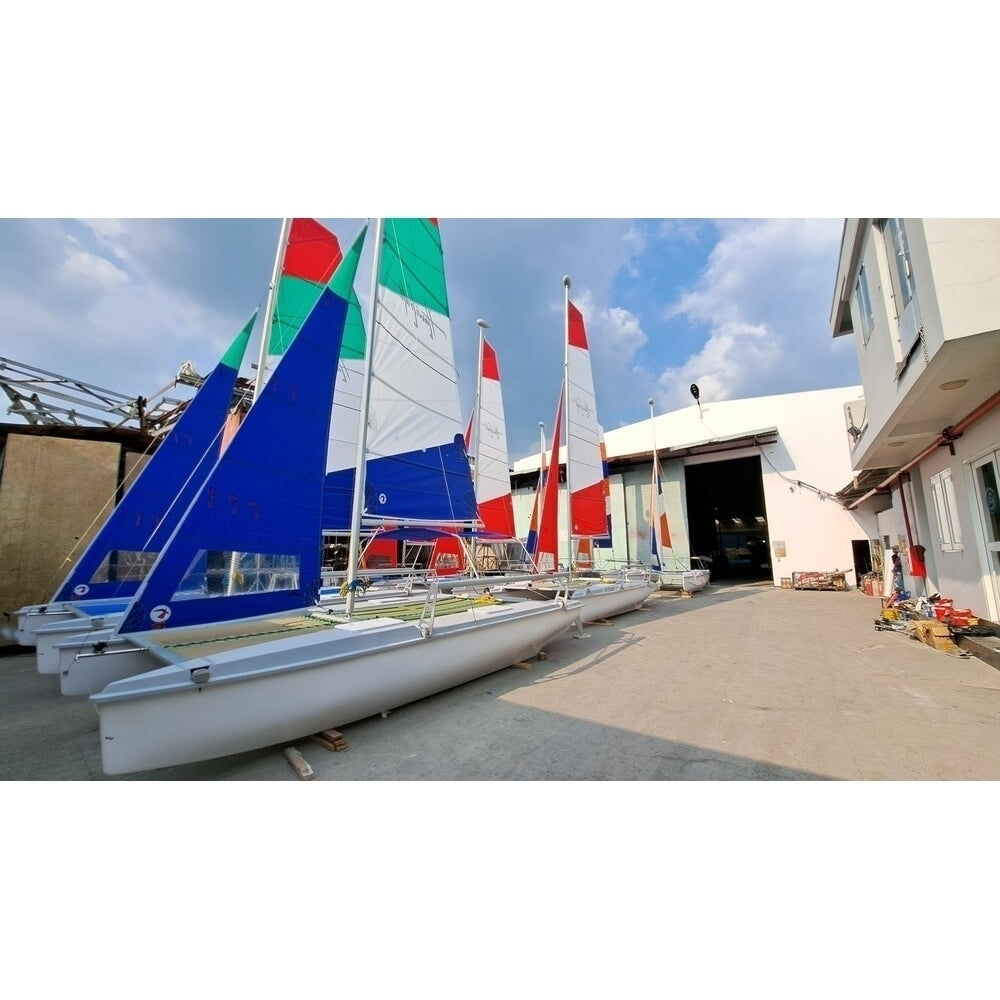 SAILING BOAT 19